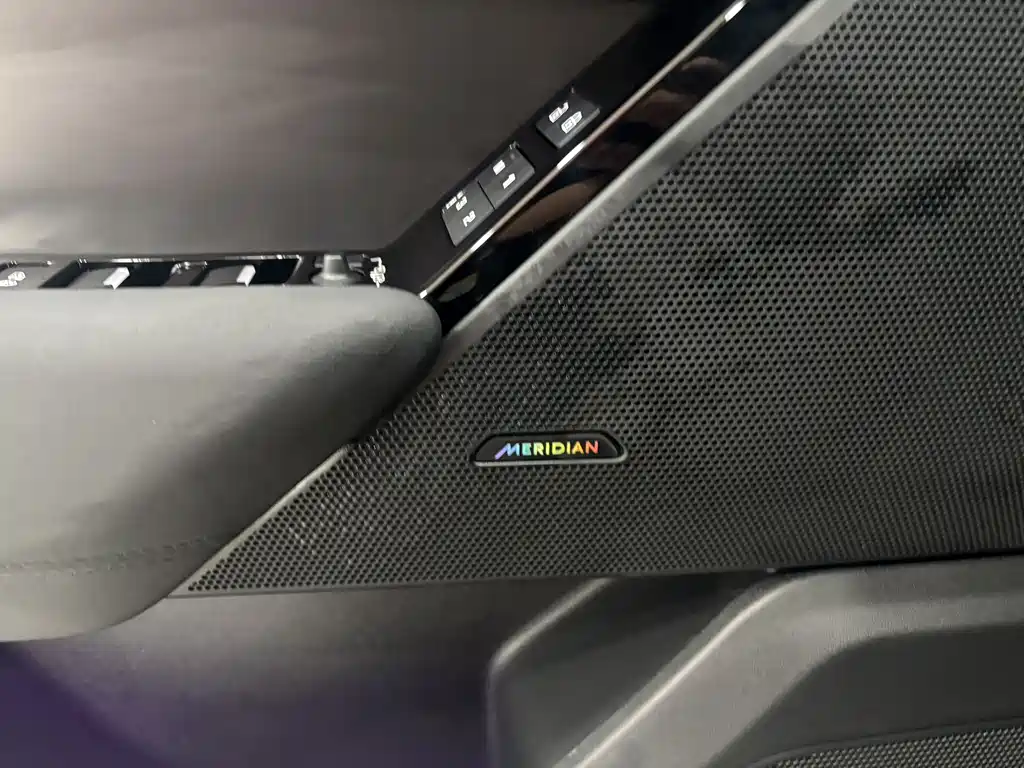 Range Rover Velar 2025 Dynamic SE купить на сайте DeffCars