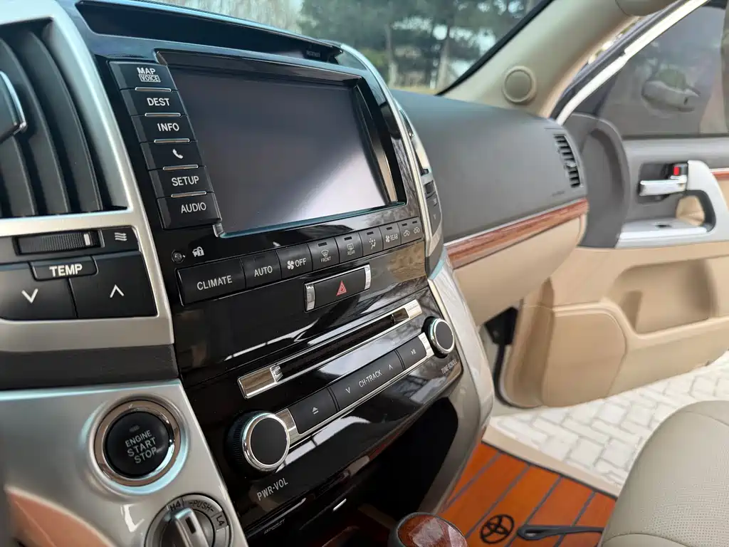 Land Cruiser 2012 4.6L automatic VX-R купить на сайте DeffCars