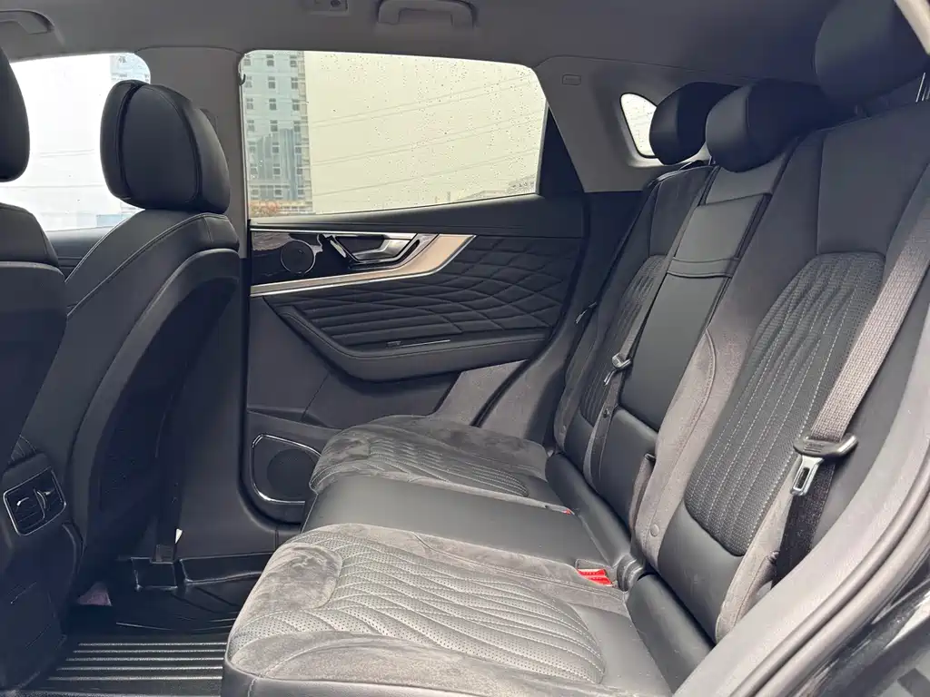 Hongqi HS5 2022 2.0T Zhilian Qixiang four-wheel drive version купить на сайте DeffCars