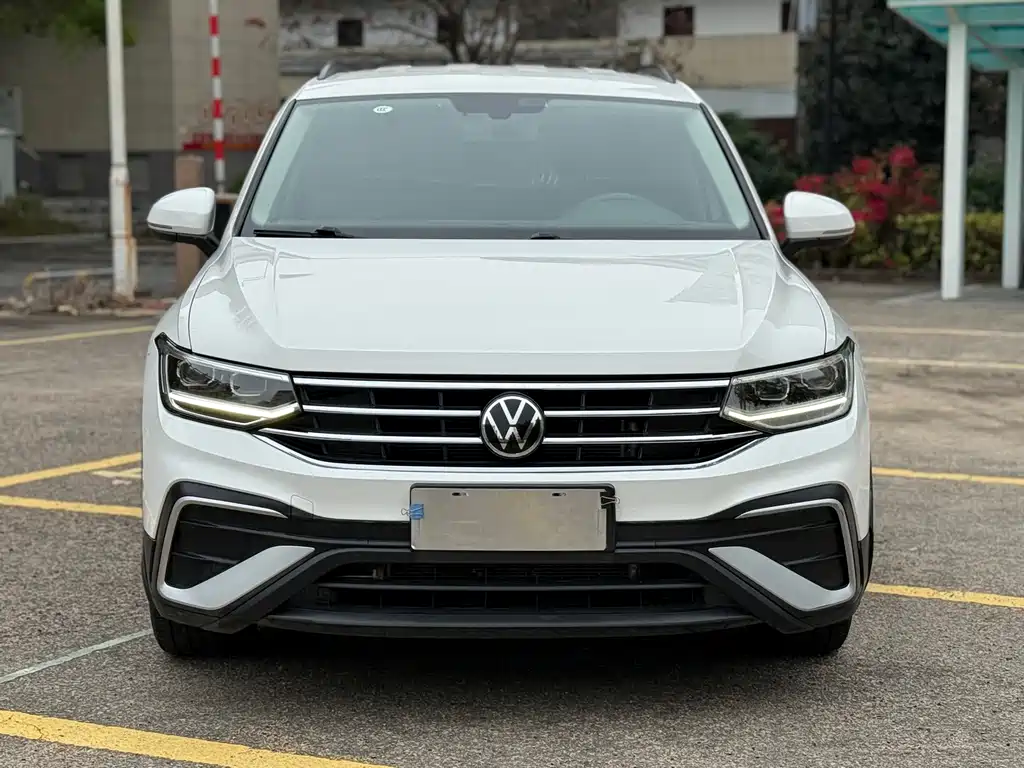 Tiguan L 2022 330TSI automatic two-wheel drive comfort version купить на сайте DeffCars