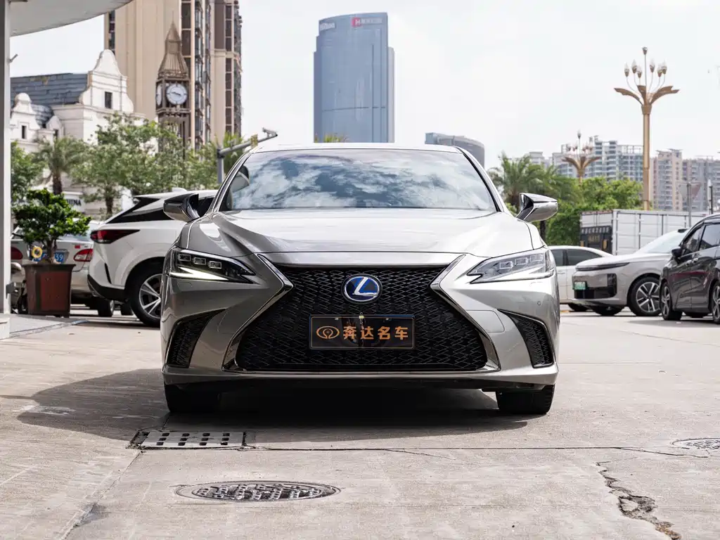 Lexus ES 2021 300h F SPORT купить на сайте DeffCars