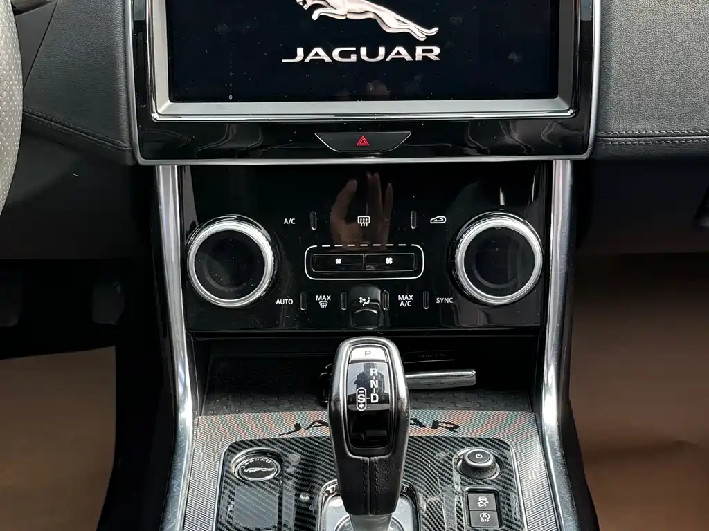 Jaguar XEL 2021 2.0T 200PS R-DYNAMIC Youth Sports Edition купить на сайте DeffCars