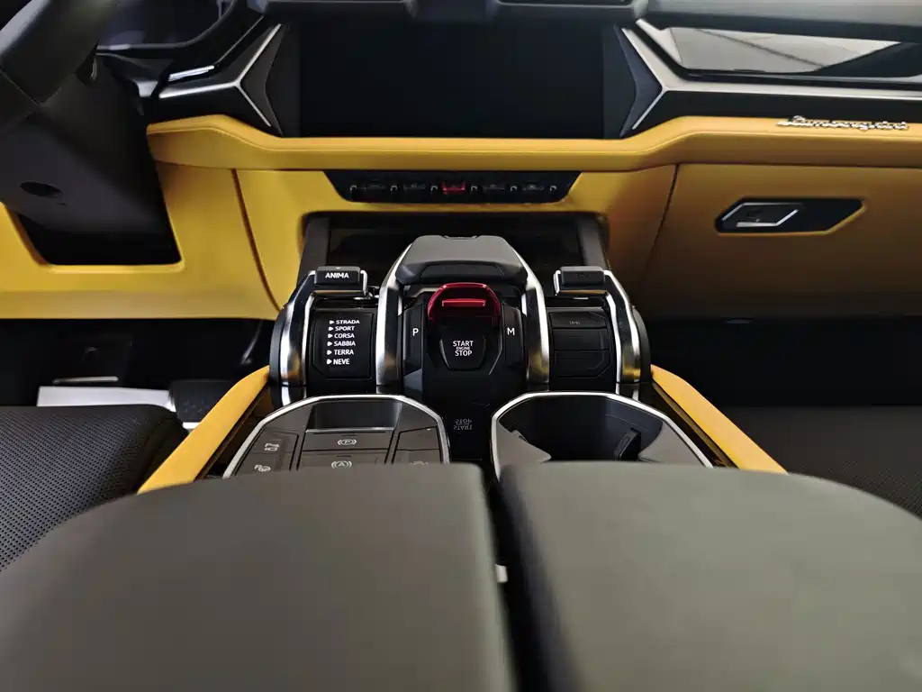 Urus SE 2025 4.0T Standard Edition купить на сайте DeffCars