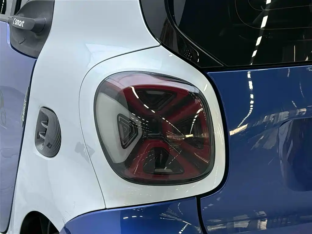 smart fortwo 2018 0.9T 66kW hard top version National V купить на сайте DeffCars