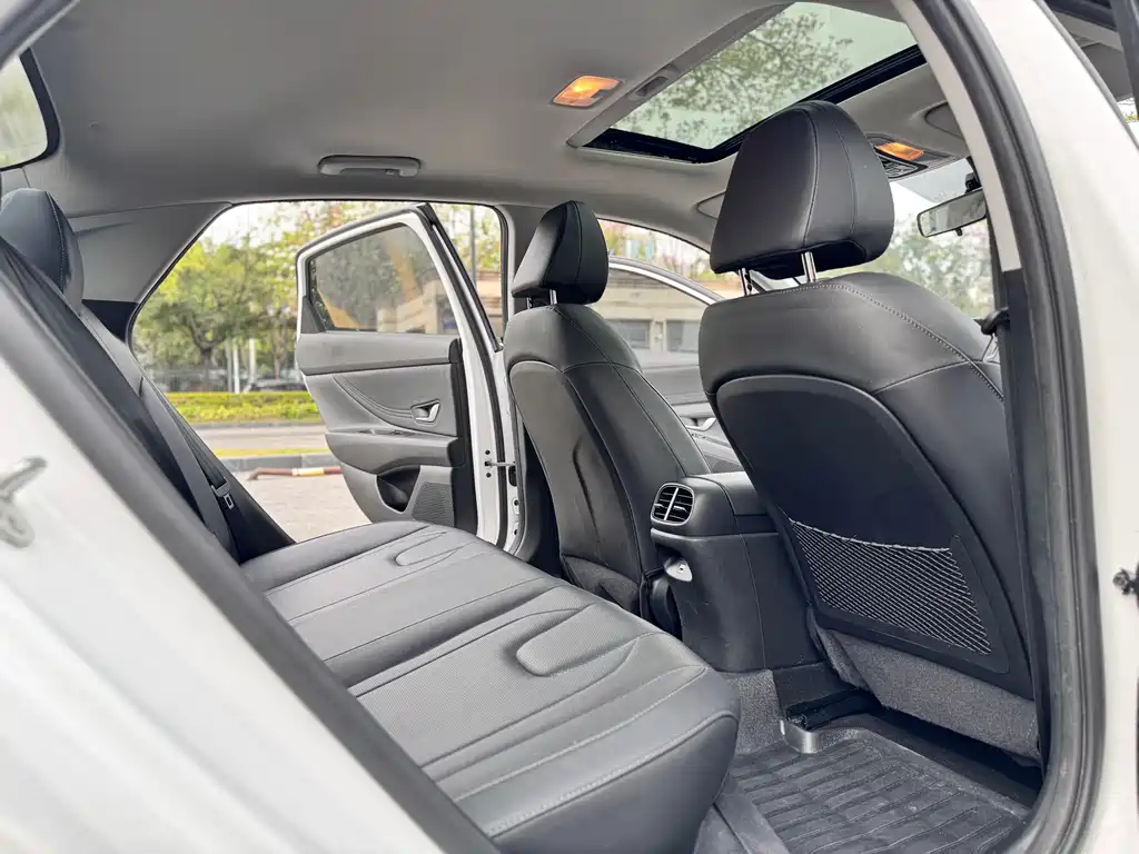Elantra 2022 1.5L CVT LUX Premium Edition купить на сайте DeffCars