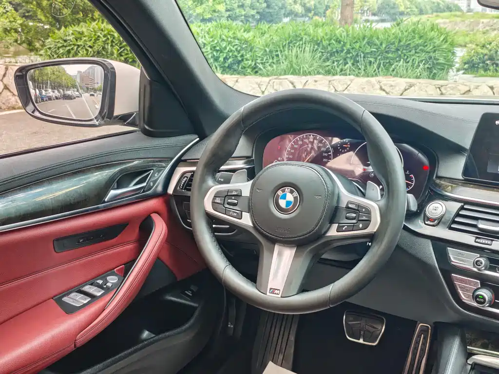 BMW 5 Series 2019 facelift 530Li leading M sports package купить на сайте DeffCars