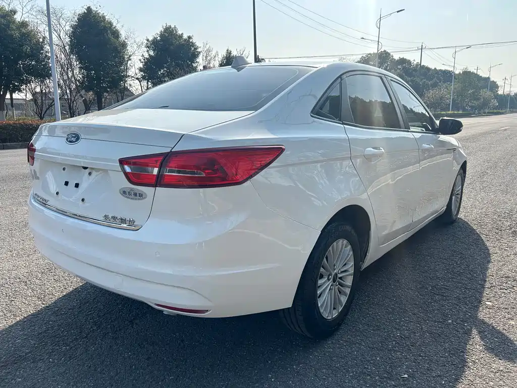 Escort 2017 facelift 1.5L automatic comfort model купить на сайте DeffCars