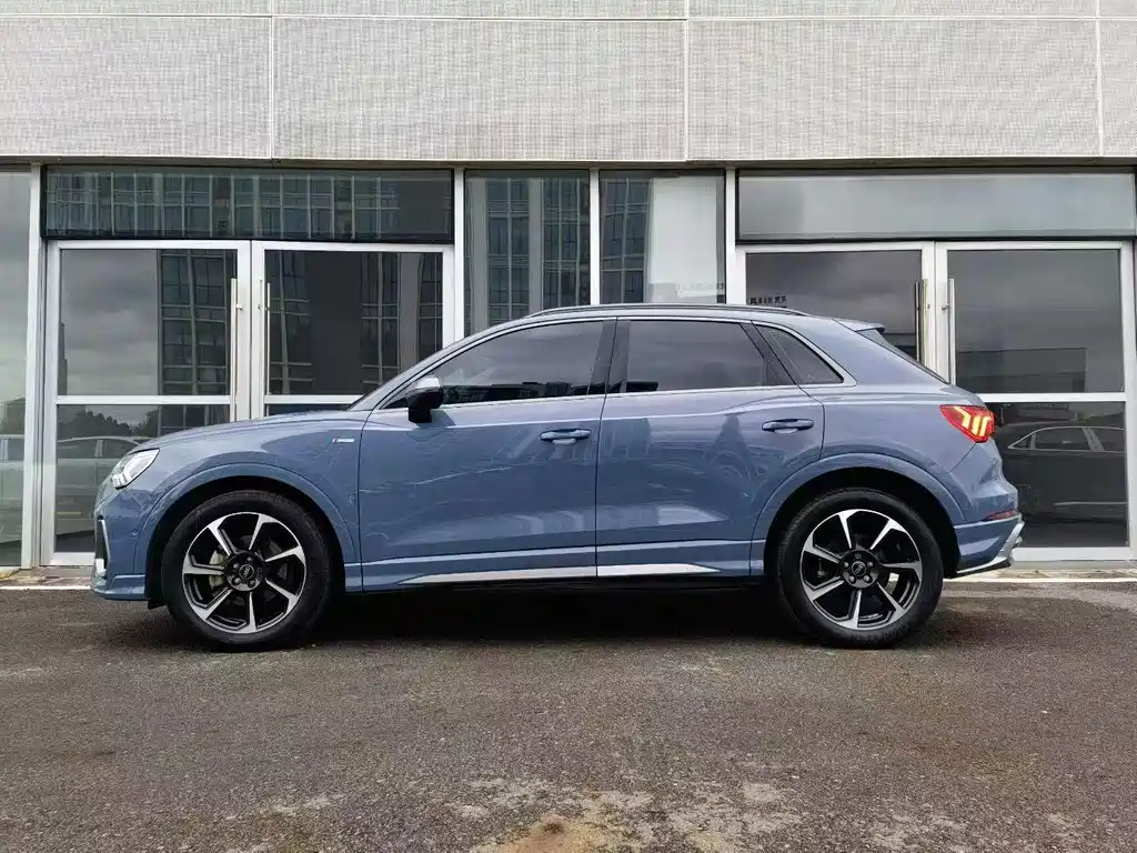 Audi Q3 2022 40 TFSI RS Kit Burning Speed ​​Type купить на сайте DeffCars