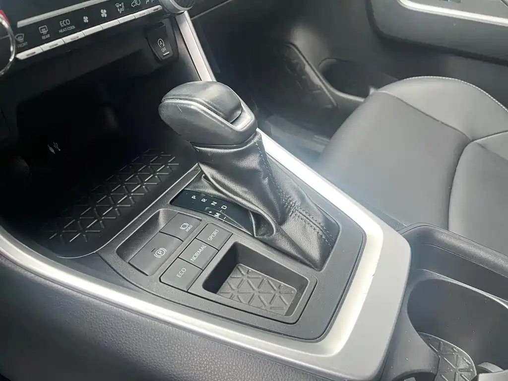 Wilanda 2022 2.0L CVT two-wheel drive luxury version купить на сайте DeffCars