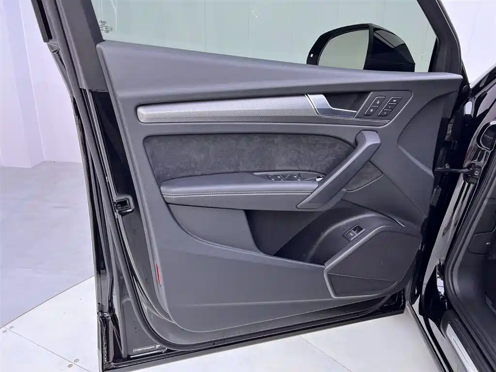 Audi Q5L Sportback 2022 40 TFSI luxury model купить на сайте DeffCars