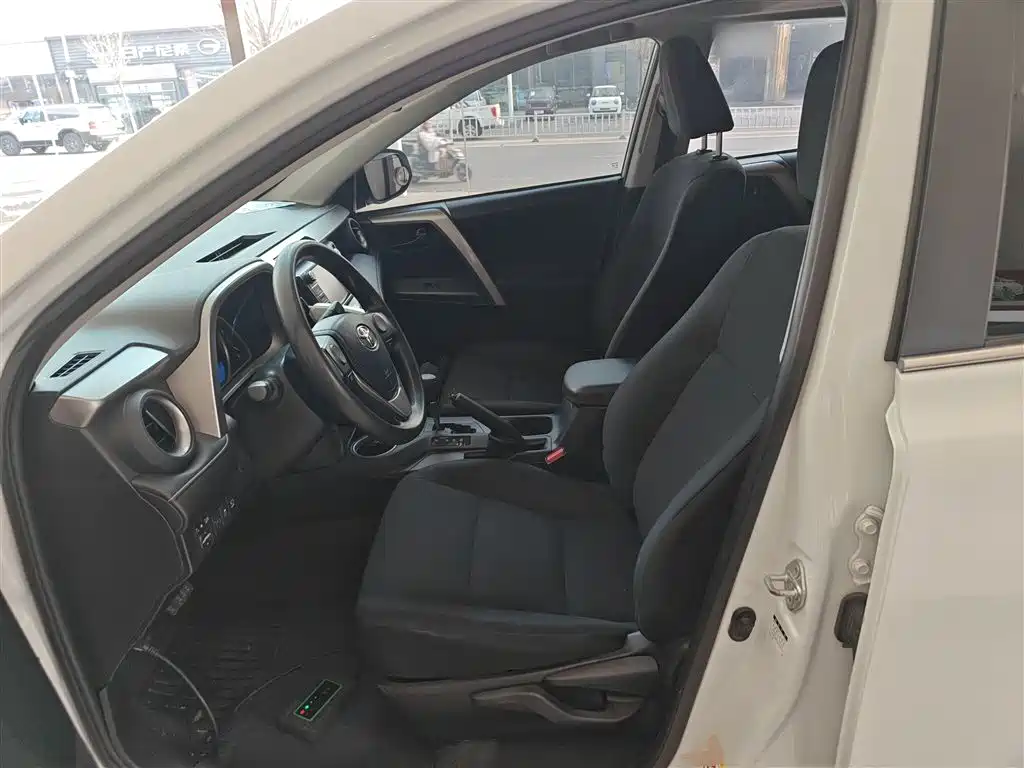 RAV4 Rongfang 2016 2.0L CVT two-wheel drive comfort version National V купить на сайте DeffCars