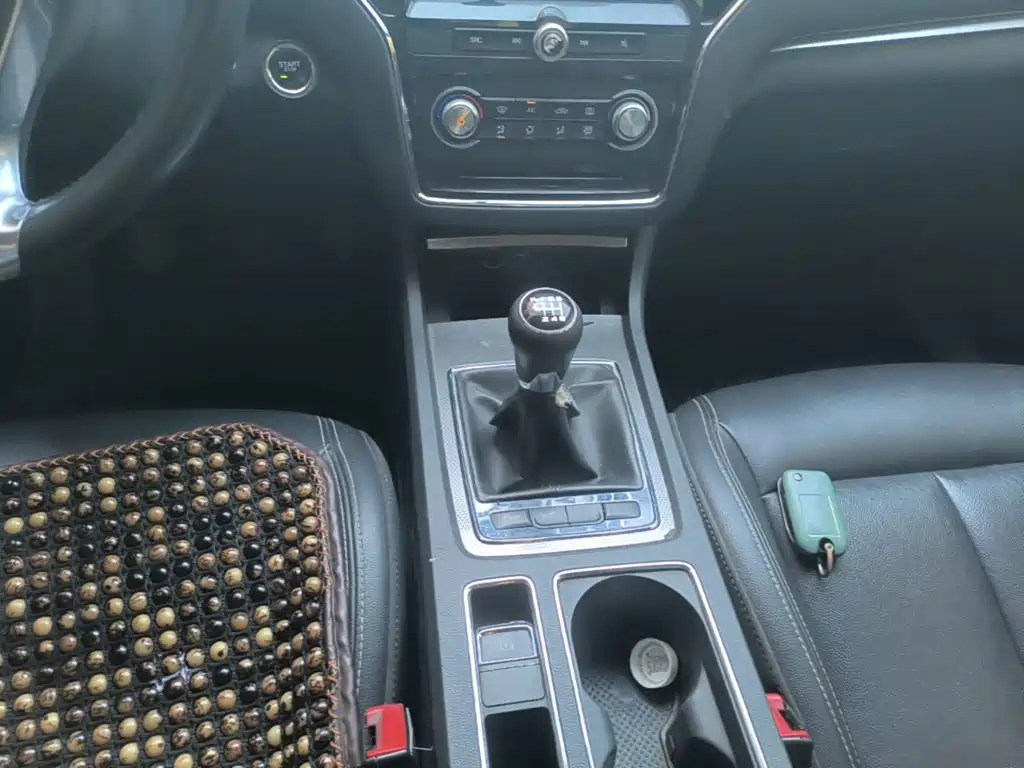 Roewe i6 Classic 2018 20T Manual Deluxe Edition купить на сайте DeffCars