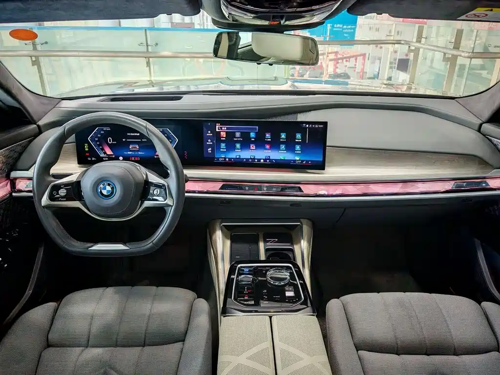 BMW i7 2023 xDrive60L Luxury Package купить на сайте DeffCars