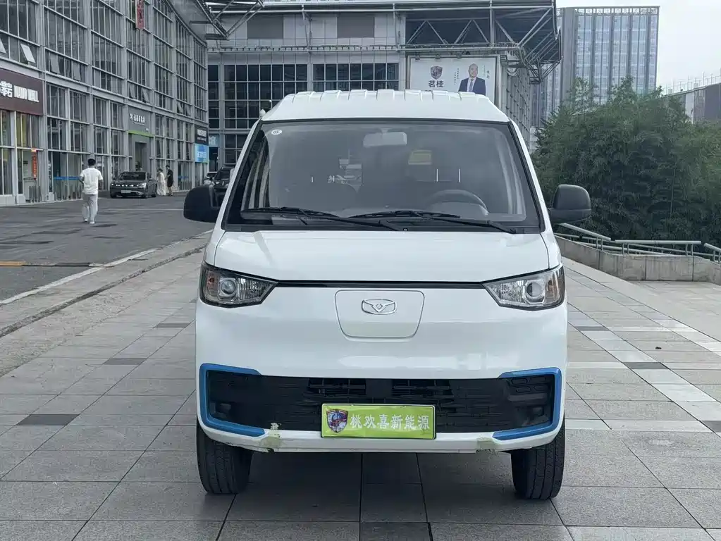 Finless Porpoise E7 2025 Entrepreneur Edition 41.86kWh 6 seats купить на сайте DeffCars