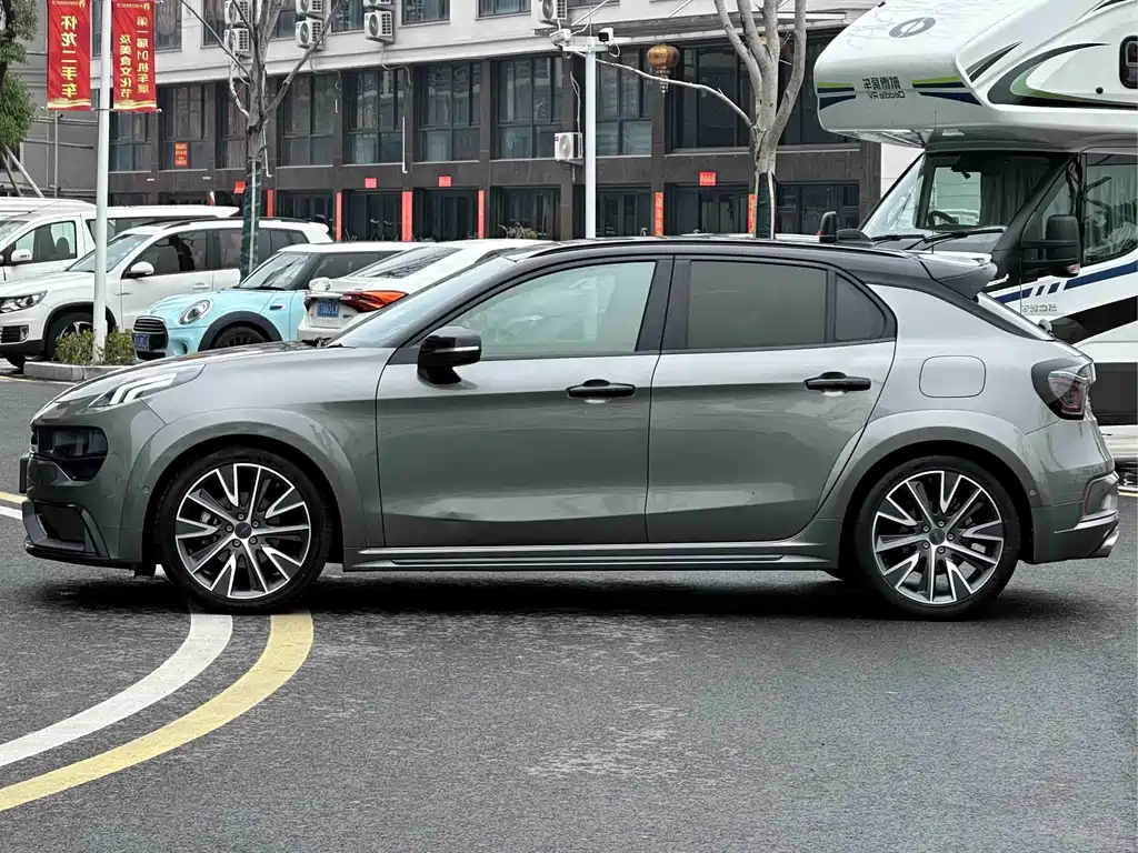 Lynk & Co 02 Hatchback 2022 2.0TD Pro купить на сайте DeffCars