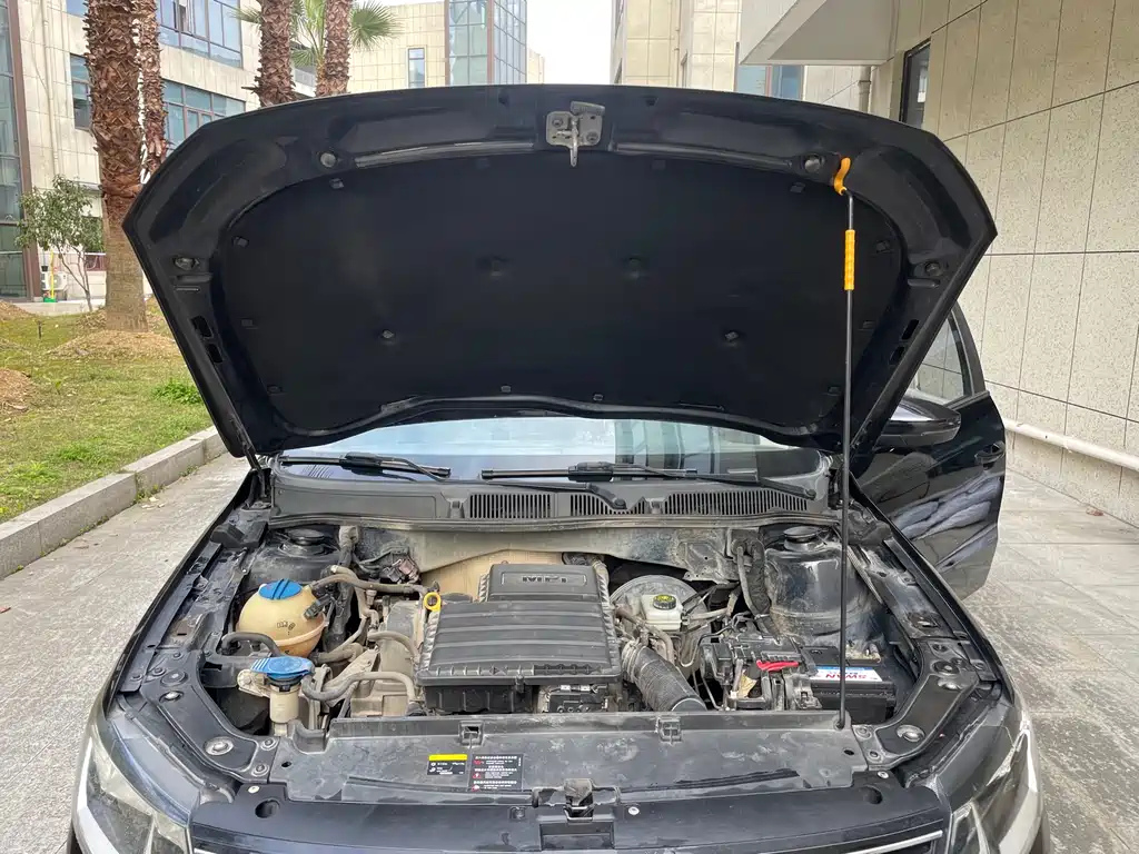 Lavida 2017 1.6L manual comfort version купить на сайте DeffCars