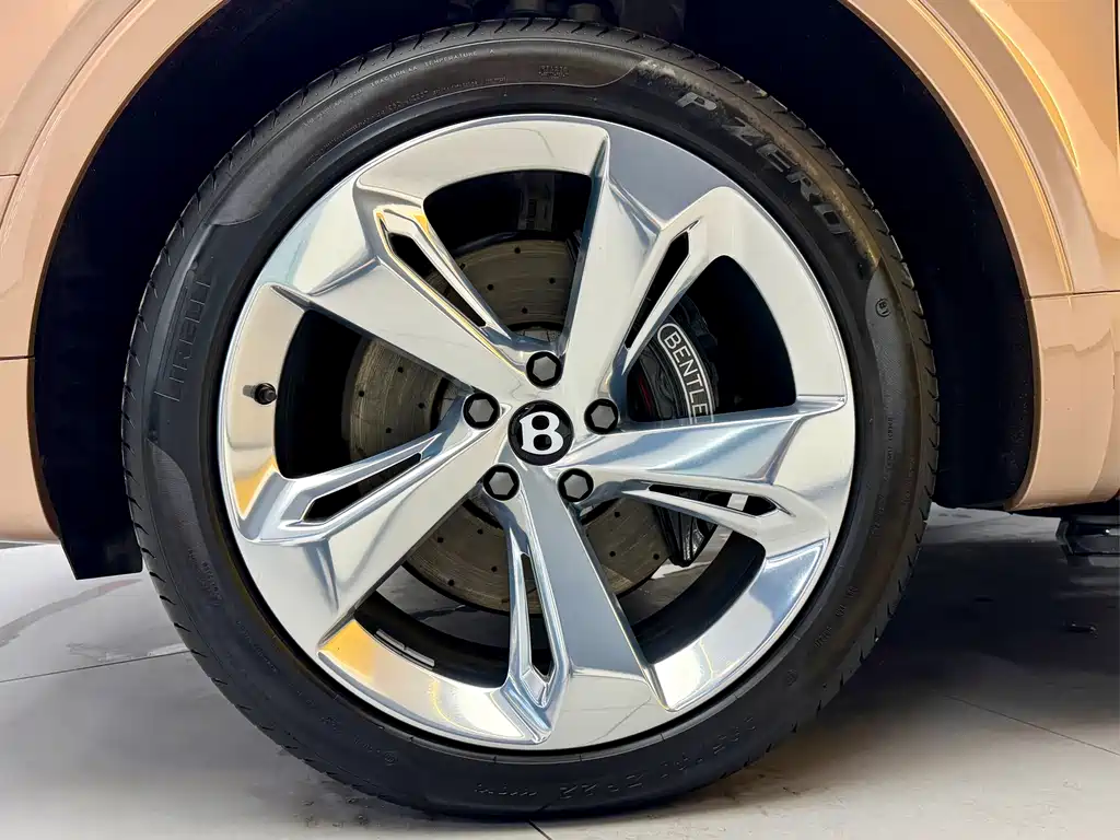 Bentayga 2023 4.0T V8 long wheelbase version купить на сайте DeffCars