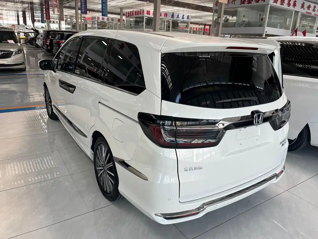 Alison 2022 2.0L e:HEV Deluxe Edition купить на сайте DeffCars