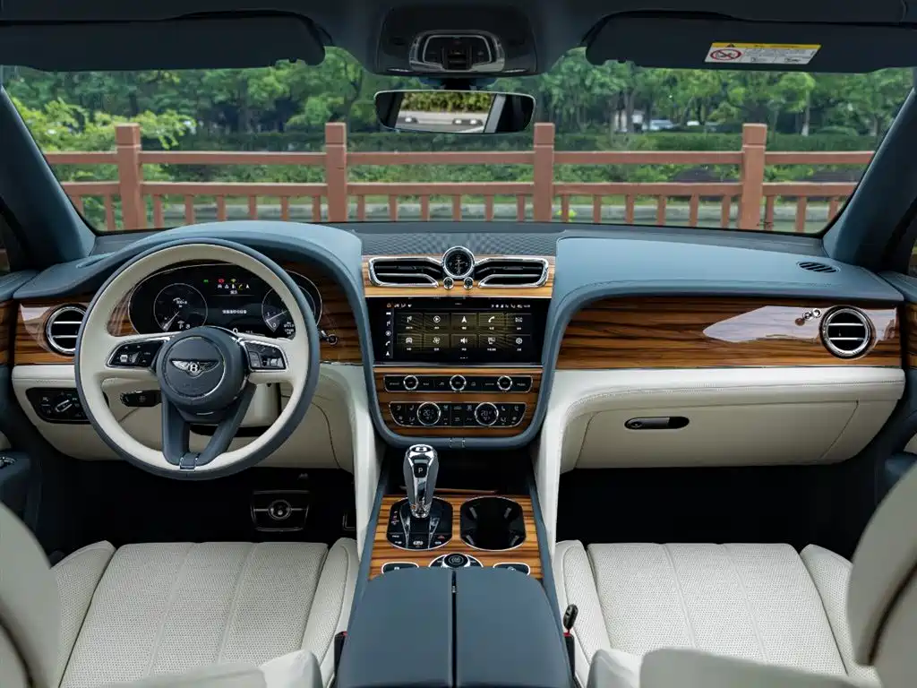 Bentayga 2022 4.0T V8 купить на сайте DeffCars