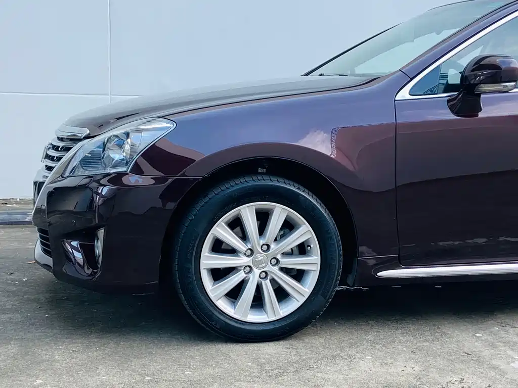 Crown 2012 2.5L Royal Leather Edition купить на сайте DeffCars