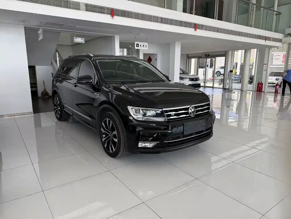 Tiguan L 2021 330TSI automatic two-wheel drive R-Line version купить на сайте DeffCars