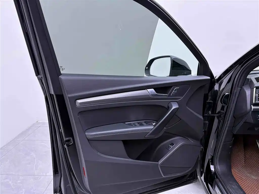 Audi Q5L 2024 40 TFSI luxury and dynamic model купить на сайте DeffCars