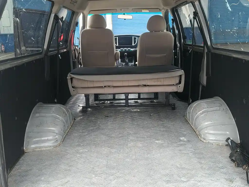 Lingzhi 2022 M5 1.6L practical 5-seater купить на сайте DeffCars