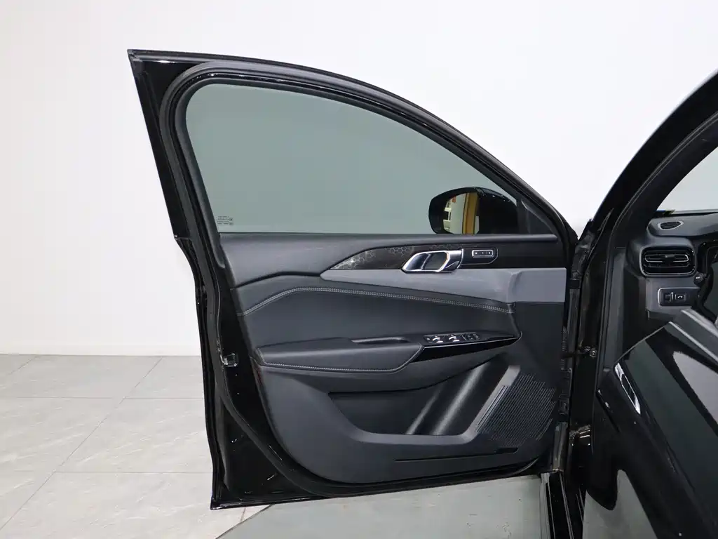 Lynk & Co 03 2022 2.0TD DCT Pro купить на сайте DeffCars