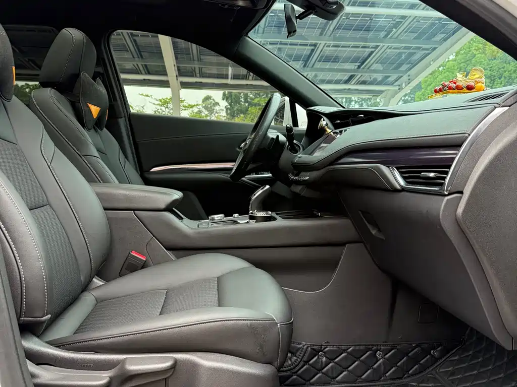 Cadillac XT4 2023 28T two-wheel drive fashion model купить на сайте DeffCars