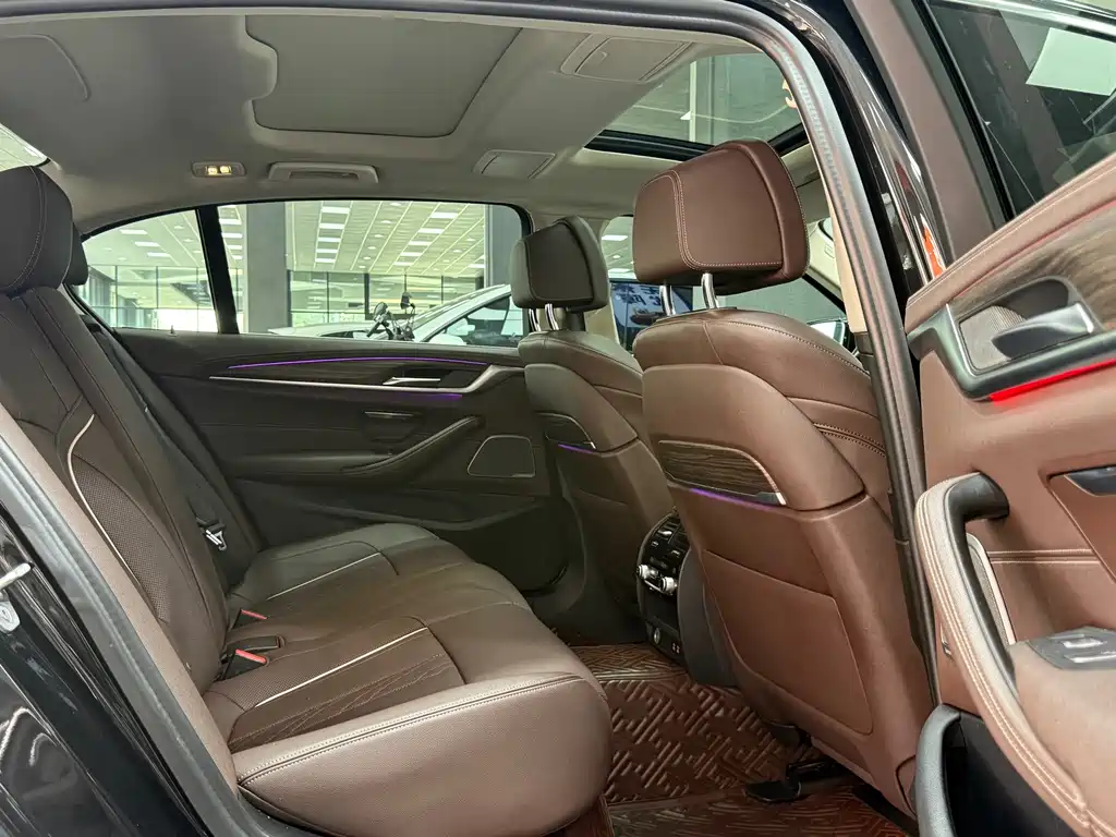 BMW 5 Series 2022 Facelift Three 530Li Exclusive Luxury Package купить на сайте DeffCars