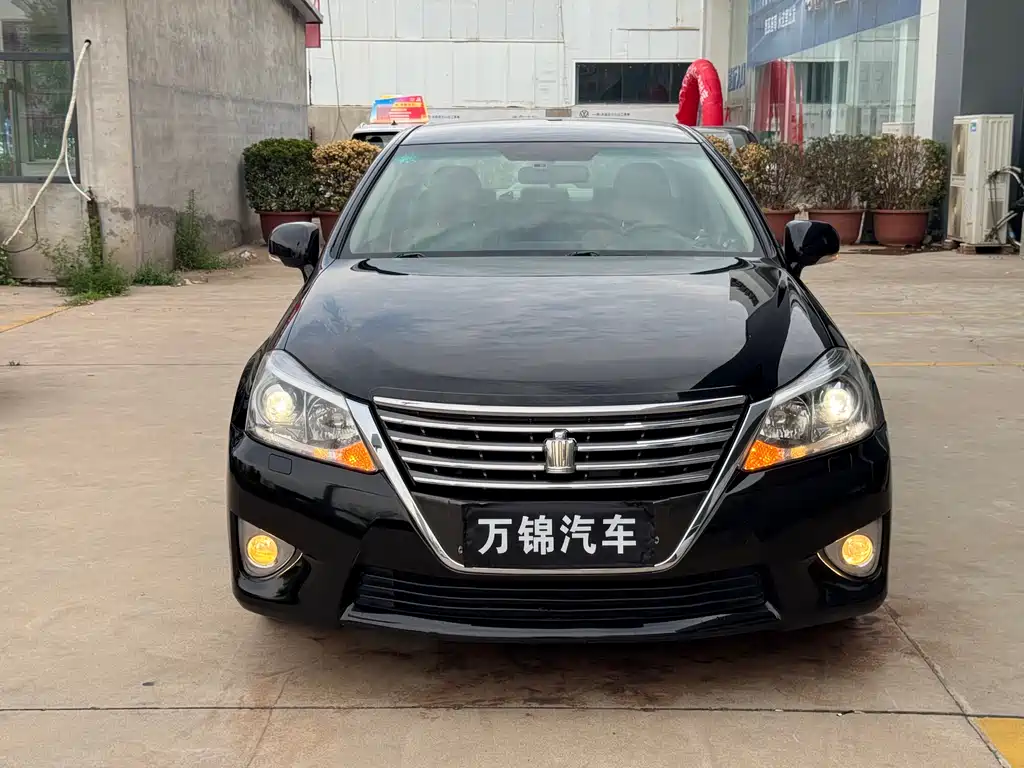 Crown 2012 2.5L Royal купить на сайте DeffCars