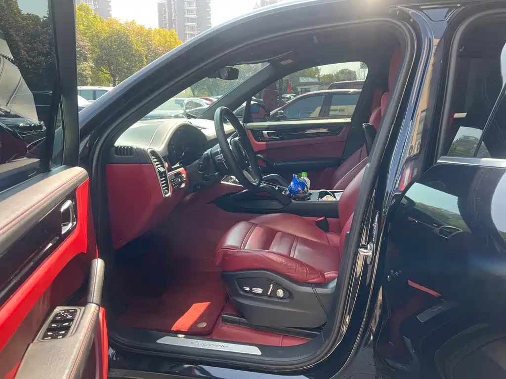 Cayenne New Energy 2021 Cayenne E-Hybrid 2.0T купить на сайте DeffCars