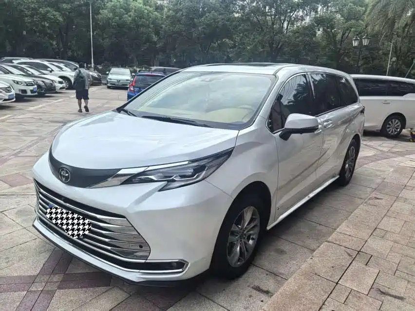 SIENNA 2024 2.5L Hybrid Comfort Edition купить на сайте DeffCars