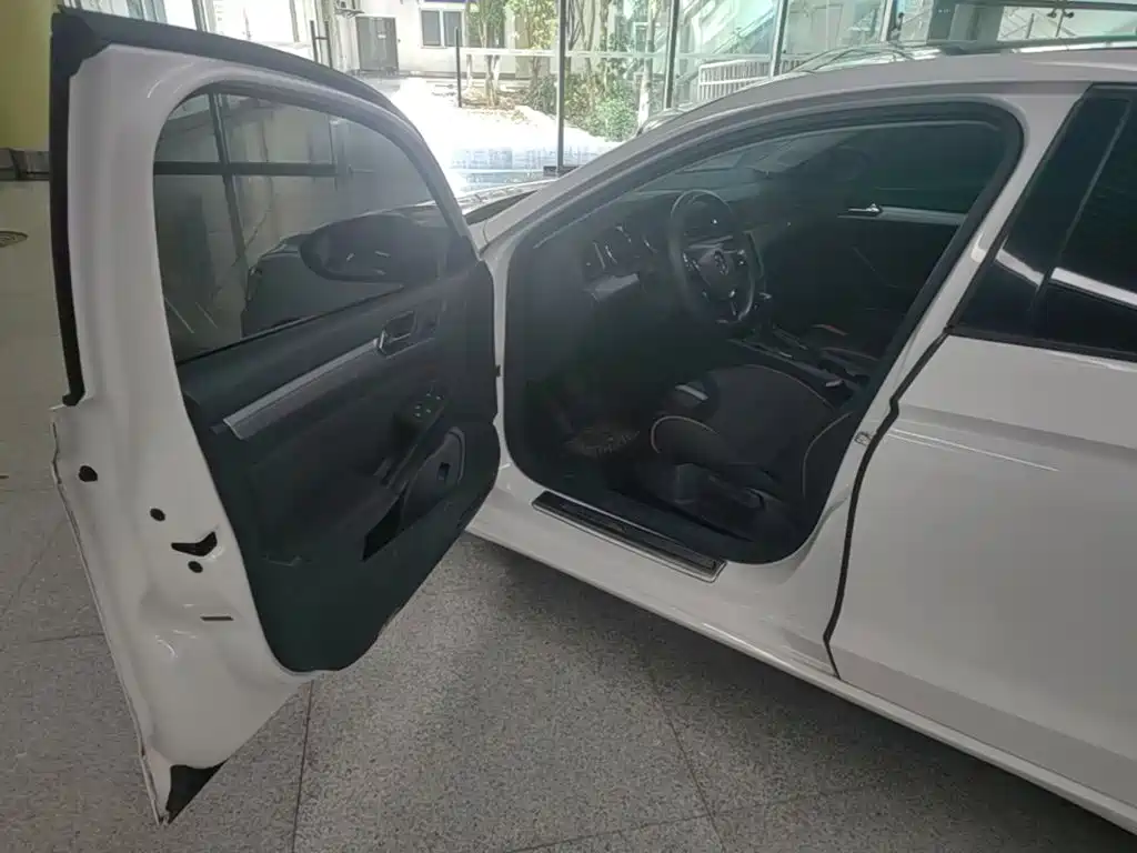 LAMANDO 2018 230TSI DSG Fashion Edition купить на сайте DeffCars