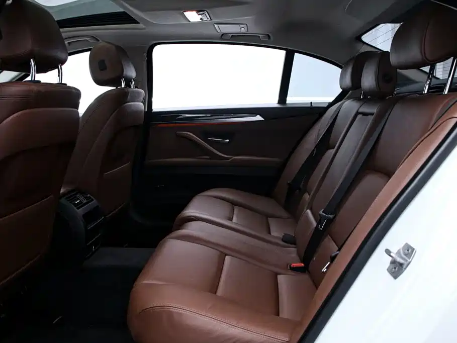 BMW 5 Series 2014 520Li Elegant купить на сайте DeffCars