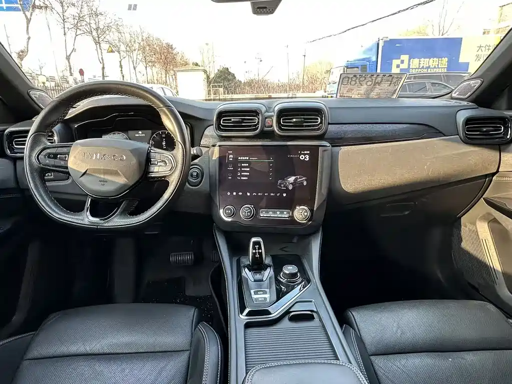Lynk & Co 03 2022 2.0TD DCT Pro купить на сайте DeffCars