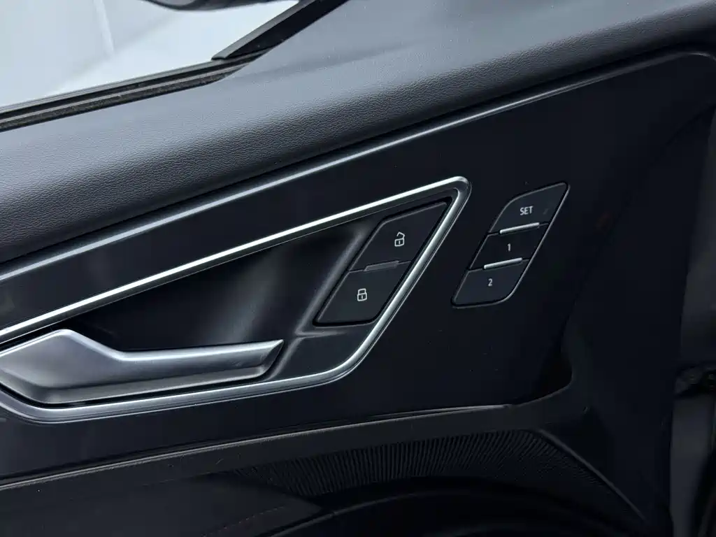 Audi Q5 e-tron 2022 model 40 e-tron star type mecha suit daily version купить на сайте DeffCars
