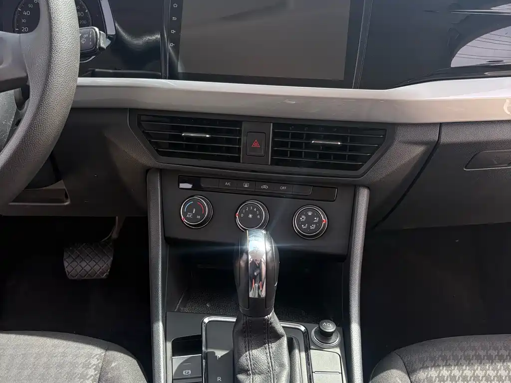 Bora 2020 1.5L automatic fashion model купить на сайте DeffCars