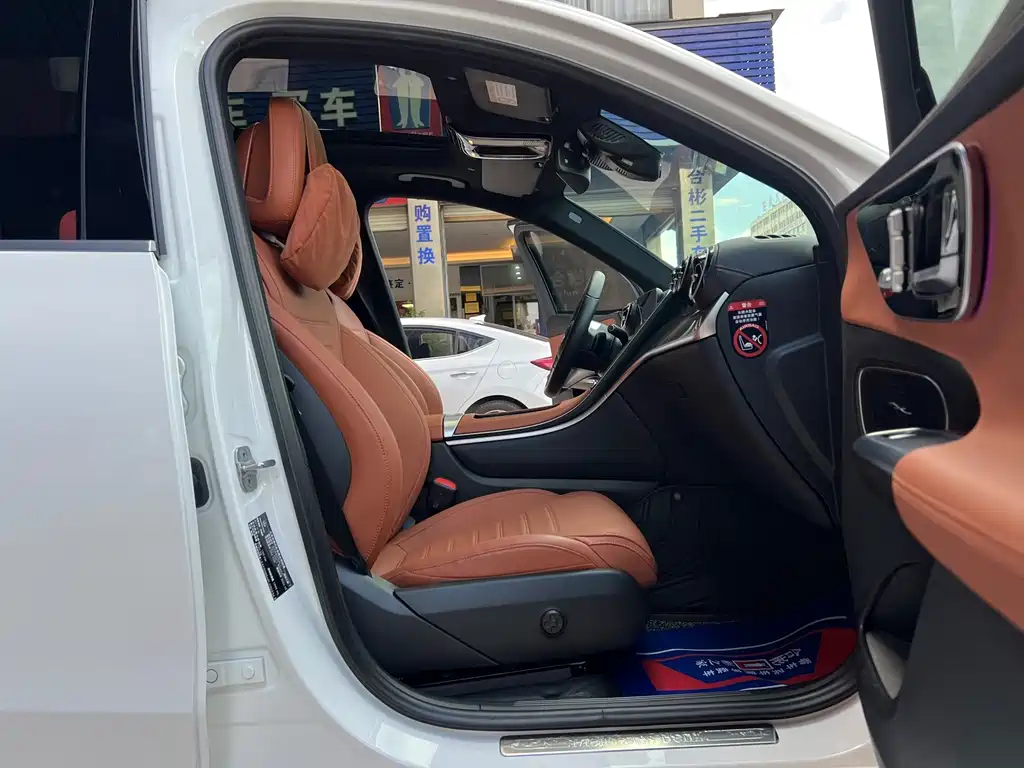 Mercedes GLC 2023 Modified 260L 4MATIC 7 Seater купить на сайте DeffCars