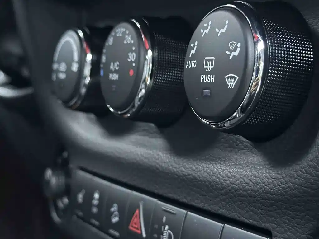 Wrangler 2012 3.6L Sahara four-door version купить на сайте DeffCars