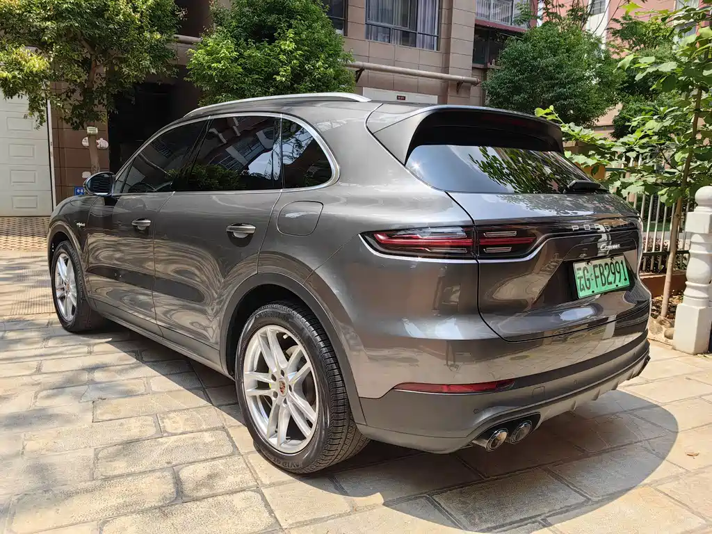 Cayenne New Energy 2022 Cayenne E-Hybrid 2.0T Platinum Edition купить на сайте DeffCars
