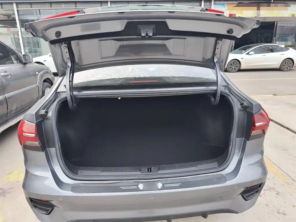 Roewe i5 2021 1.5L CVT Platinum Edition купить на сайте DeffCars