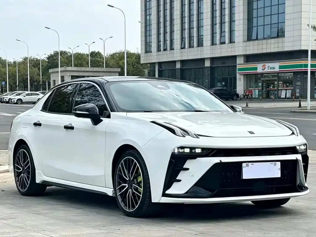 Lynk & Co 03 2023 1.5TD DCT Pro купить на сайте DeffCars
