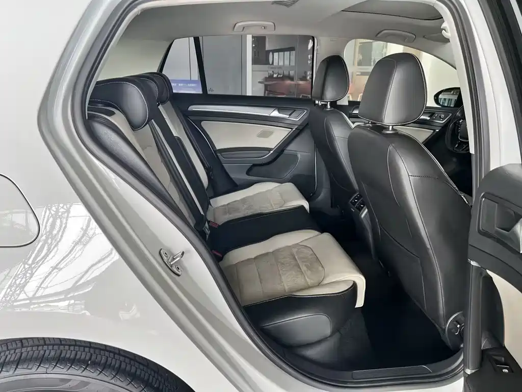 Golf 2017 230TSI automatic luxury millionth commemorative edition купить на сайте DeffCars