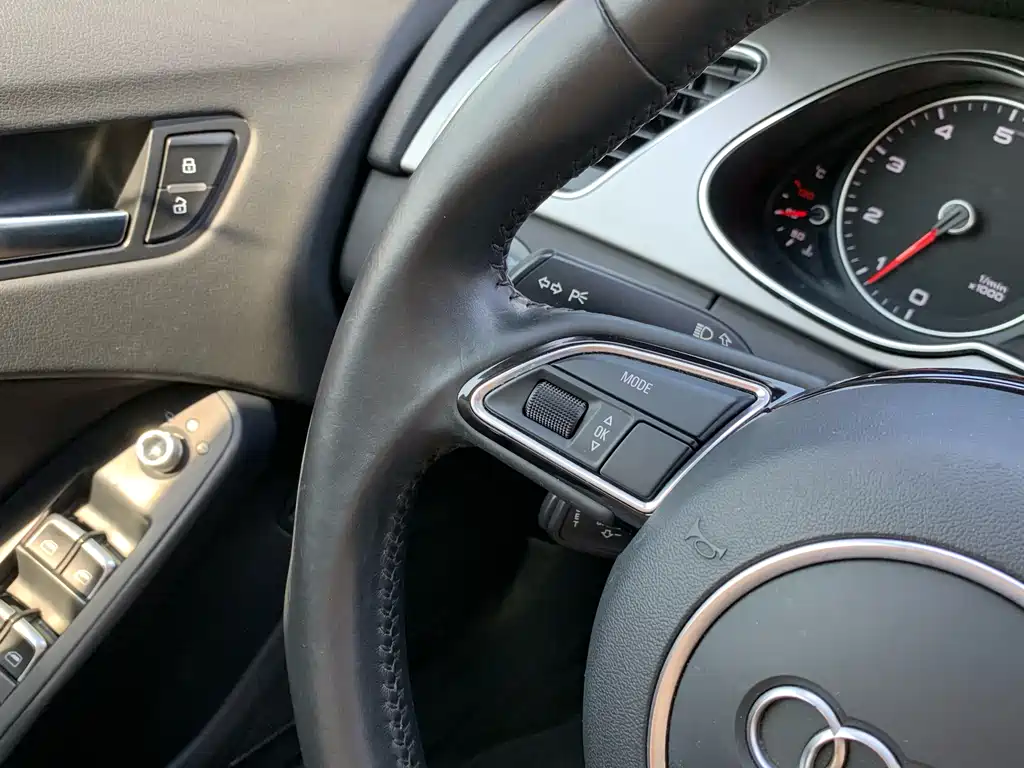 Audi A4L 2013 40 TFSI quattro personalized sports model купить на сайте DeffCars