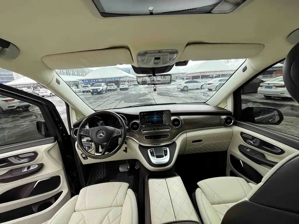 Mercedes-Benz V-Class 2021 V 260 L Long Wheelbase Premium Edition купить на сайте DeffCars