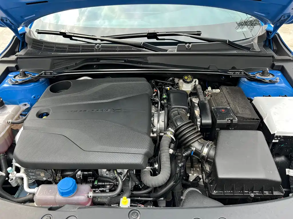 Changan UNI-V 2022 1.5T premium model купить на сайте DeffCars