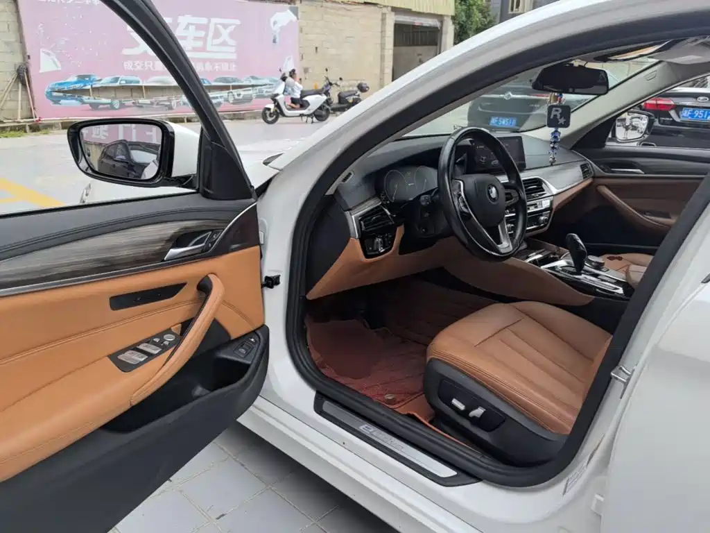 BMW 5 Series New Energy 2019 Model 530Le Luxury Package купить на сайте DeffCars
