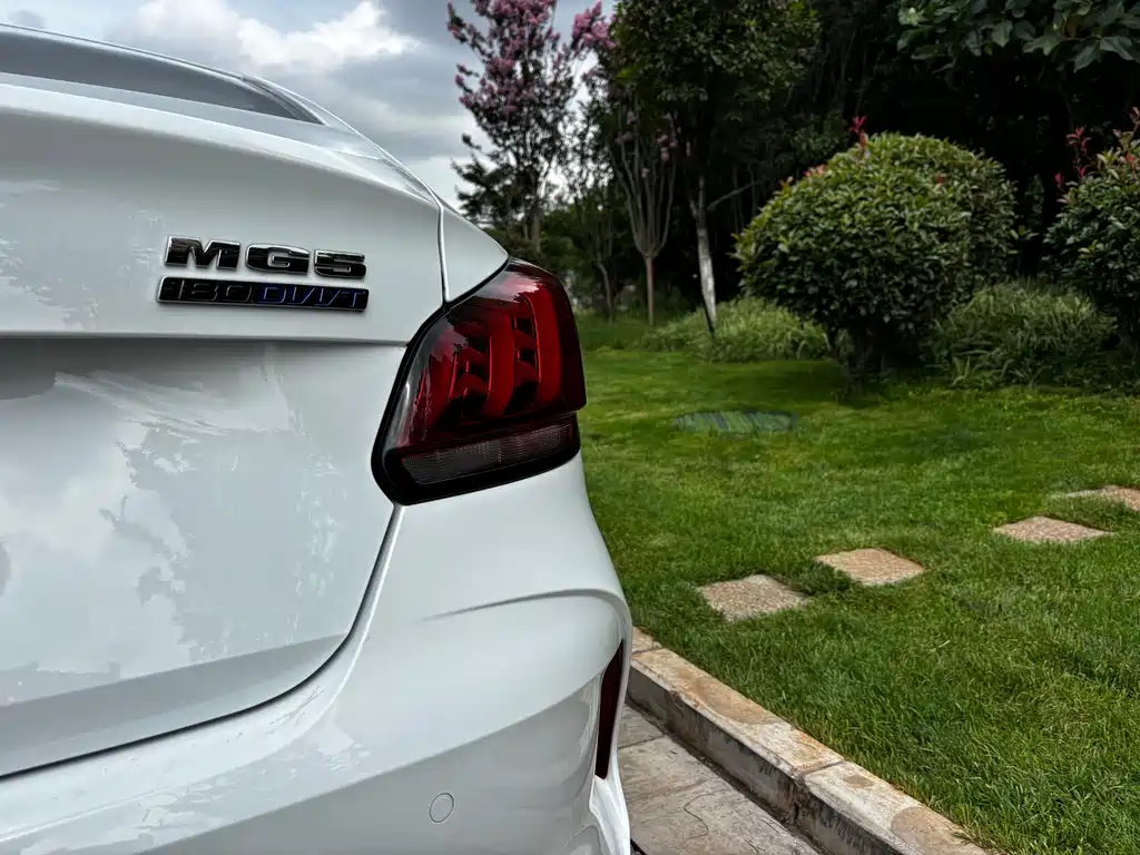 MG5 2021 facelift 180DVVT CVT Youth Deluxe Edition купить на сайте DeffCars