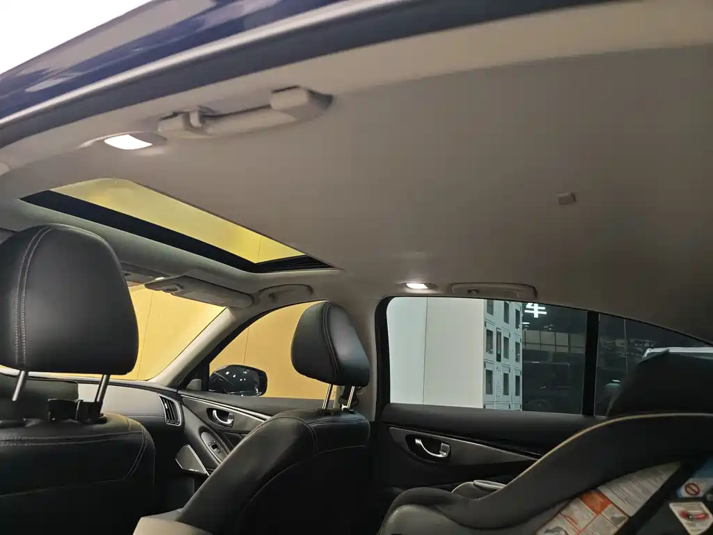 Infiniti Q50L 2018 2.0T Premium Edition National VI купить на сайте DeffCars
